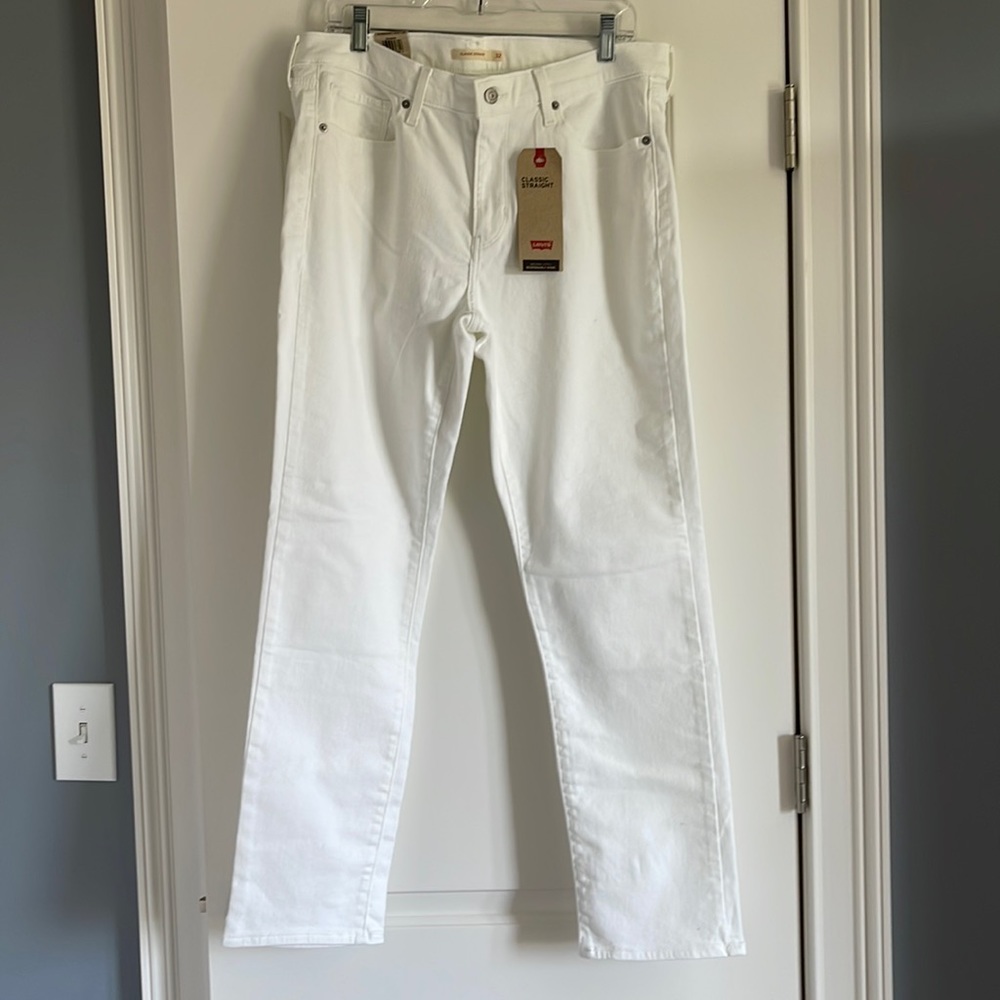 NWT Levi White Classic Straight Jeans